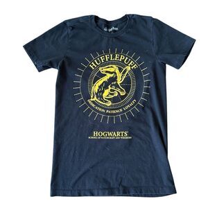 Harry Potter Hufflepuff Hogwarts Wizarding World Tshirt Small
